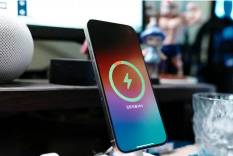 虹口苹果15换屏服务分享用什么充电器给iPhone15充电更好 